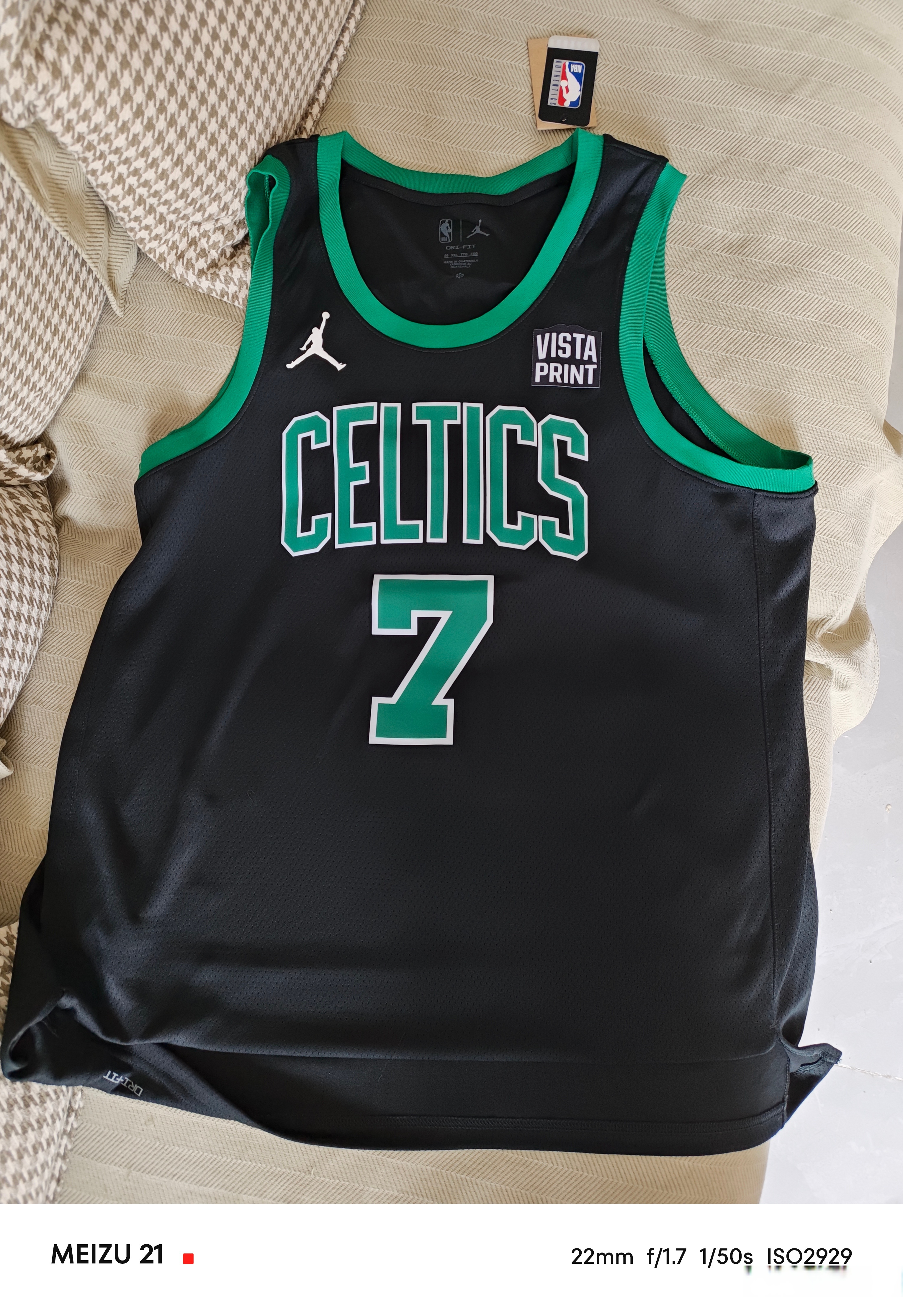 包含波士顿凯尔特人训练开放日，集结日内部沟通引欢呼，全明星赛在即，赛程密集仍需轮换的词条