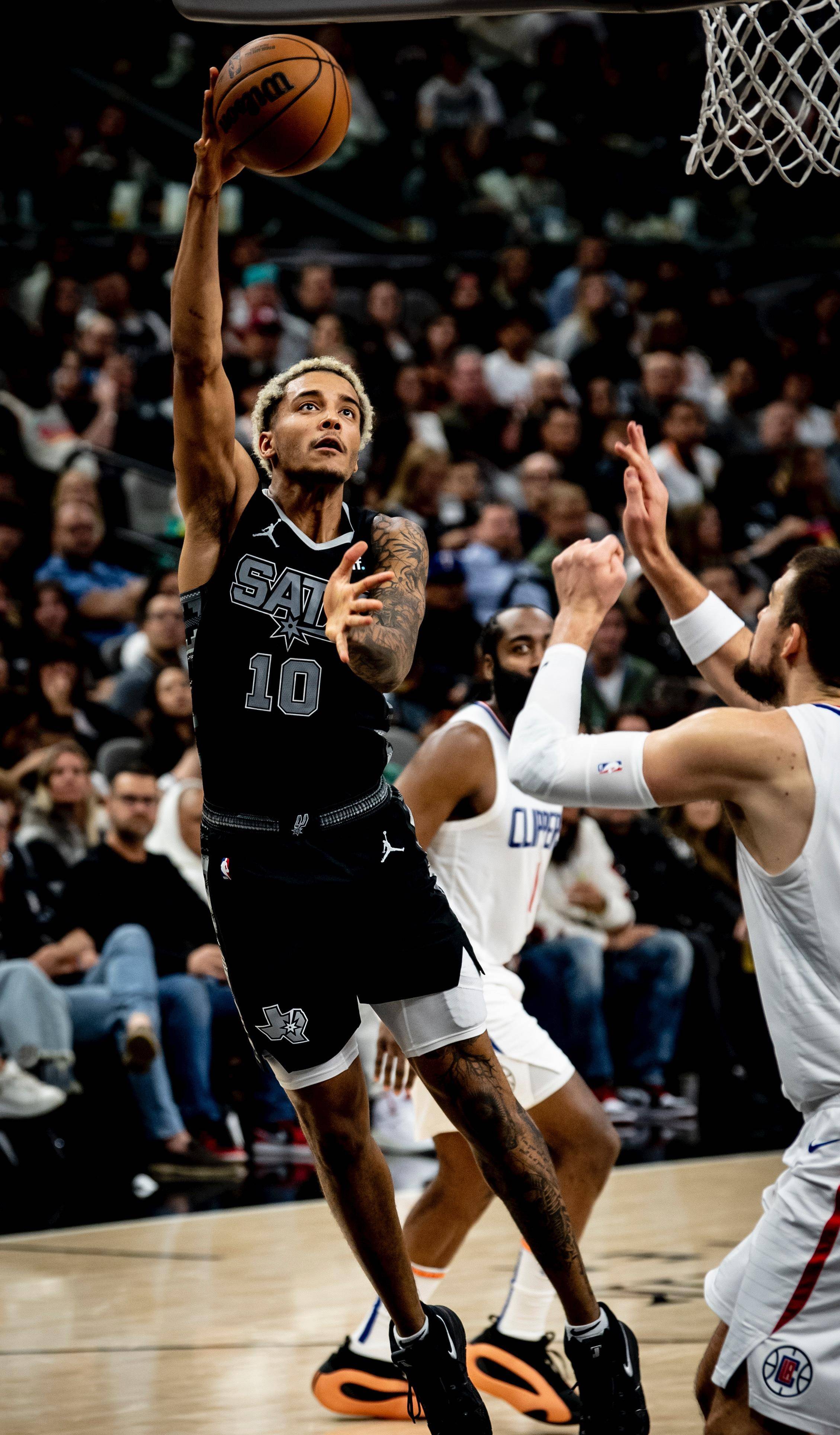 关于今晚纽约尼克斯备战荷甲；篮板制胜细节曝光；目标明确；心理建设被强调的信息