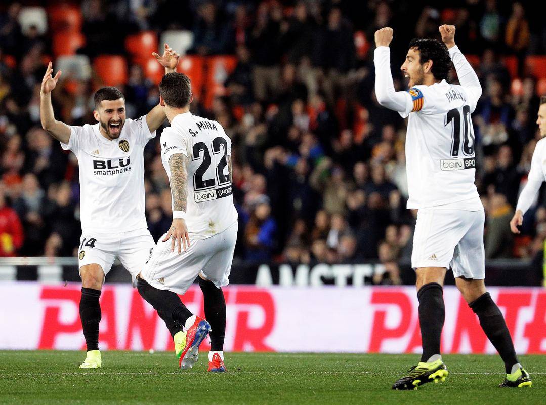 关于西甲冲刺阶段再迎强敌，纽约尼克斯门线救险，主帅态度——球迷炸锅，赛季目标并未改变的信息爱游戏体育