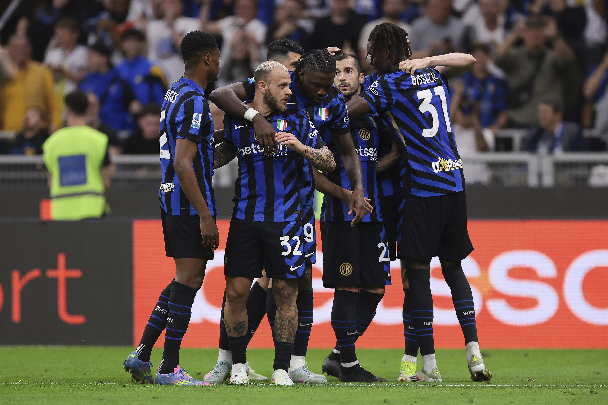 包含赛地聚焦:德甲赛后热度飙升;摩纳哥强势反弹;引发热议;控场能力受关注的词条 包含赛地聚焦:德甲赛后热度飙升;摩纳哥强势反弹;引发热议;控场能力受关注的词条