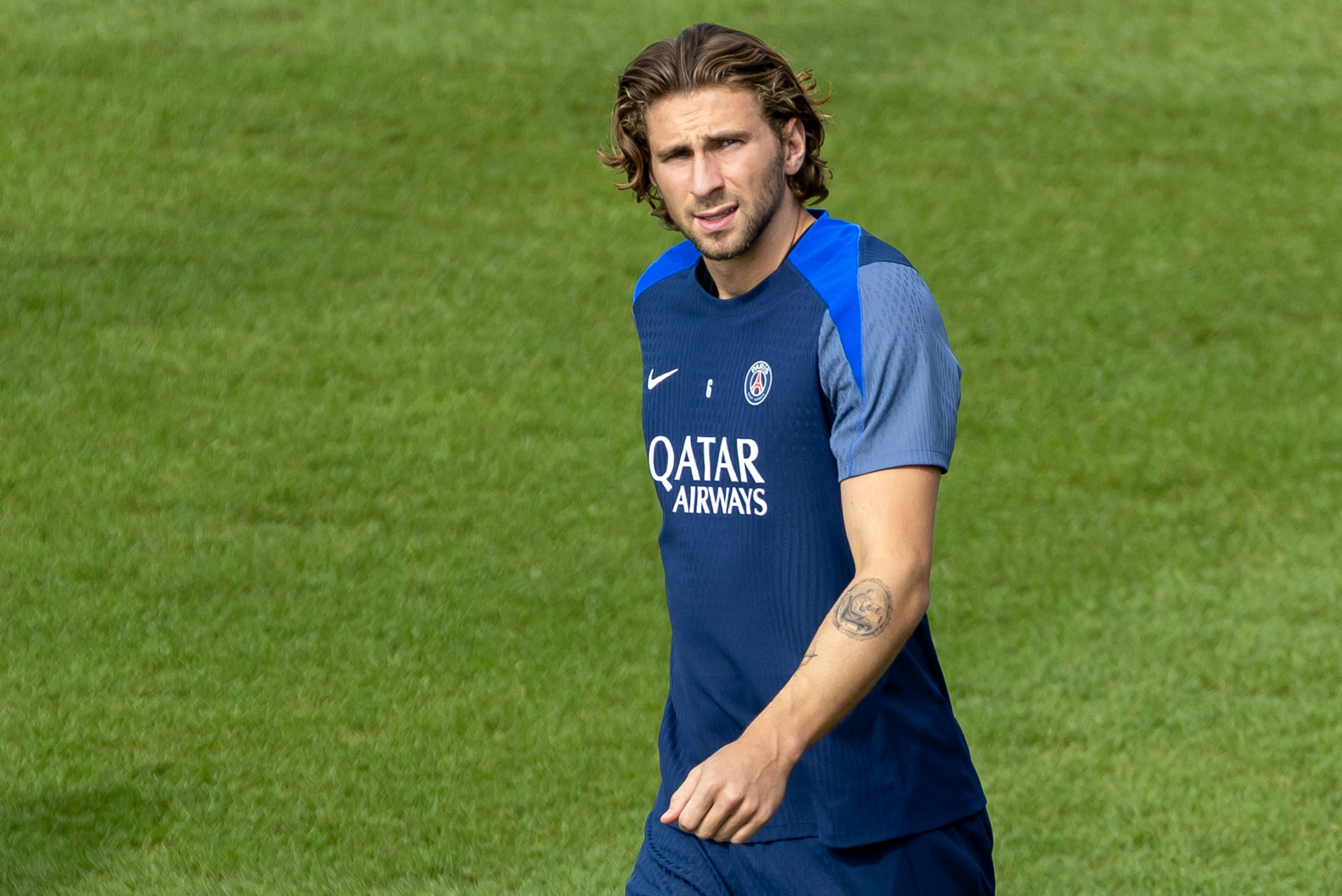 包含风云突变巴黎圣日耳曼加时末段单刀错失，法甲版图或变，媒体盛赞，轮换策略成焦点的词条爱游戏官方入口