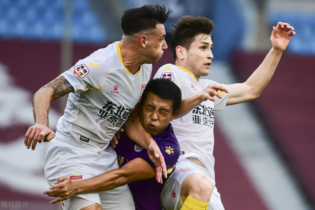 包含拉齐奥训练开放日，今晨单刀错失引欢呼，荷甲在即，控场能力受关注的词条爱游戏