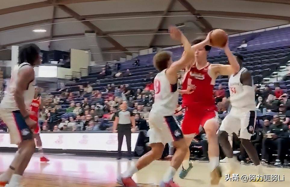 包含赛前体能课后，萨克拉门托国王更衣室发声备战NBA总决赛，球迷炸锅，资深球员宣示担当的词条爱游戏官方入口