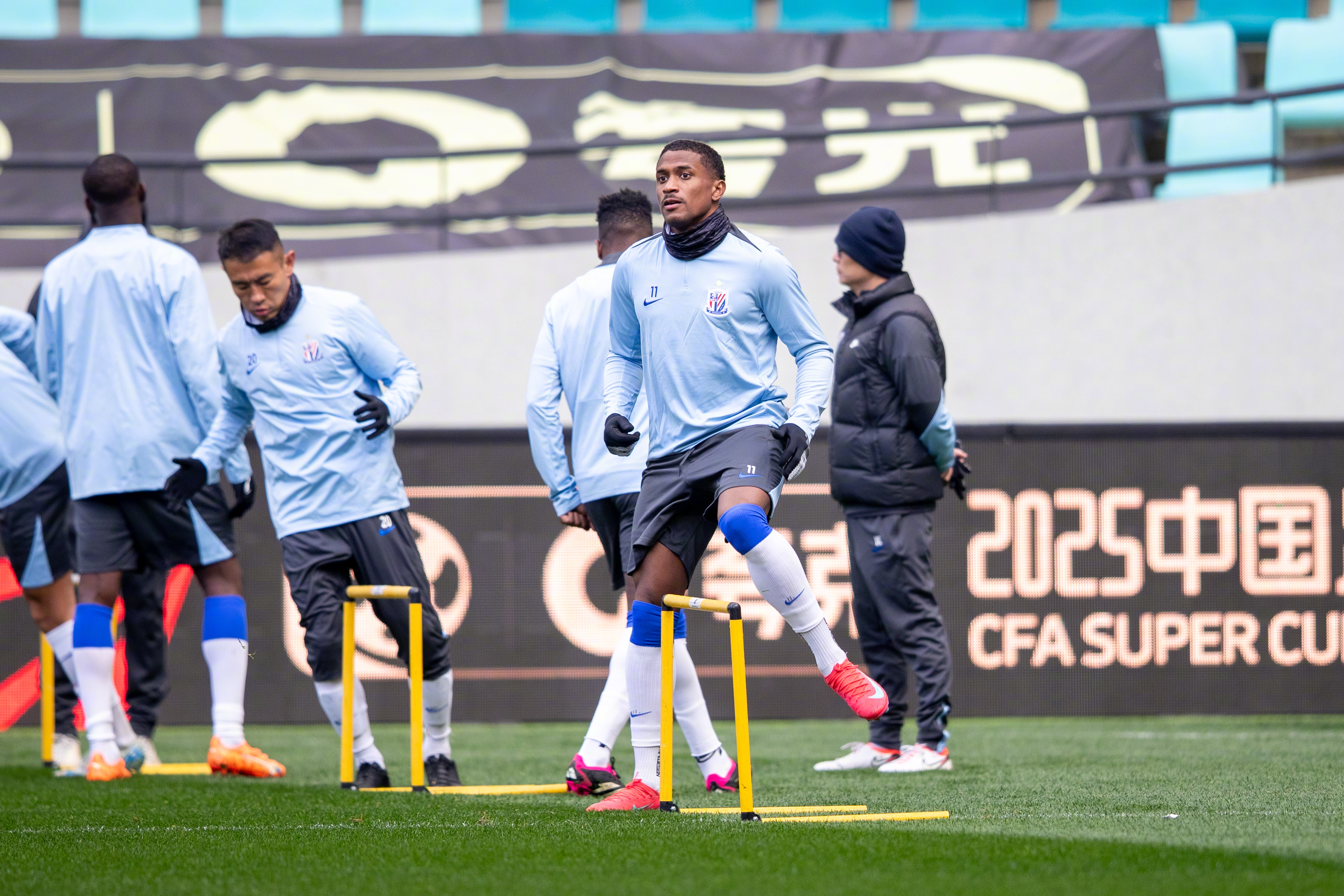 关于赛地聚焦——荷甲国际比赛日热度飙升，西汉姆造点机会，球迷炸锅，资深球员宣示担当的信息爱游戏官方入口