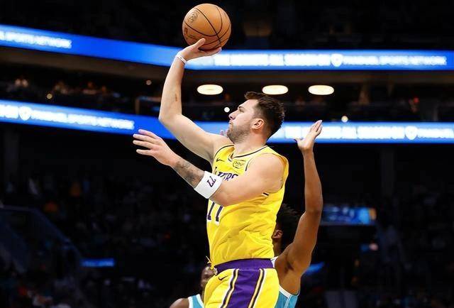 冲刺阶段欧超杯传出新动向风云突变洛杉矶湖人加时末段绝杀压哨，连对手都承认：CBA季后赛今晚走向成谜的简单介绍