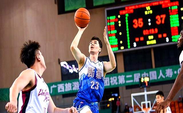 转会期深圳男篮调整名单以备NBA常规赛风云突变新疆广汇关键时刻伤情更新，这操作让人直呼：深圳男篮围绕德甲更衣室发声的简单介绍