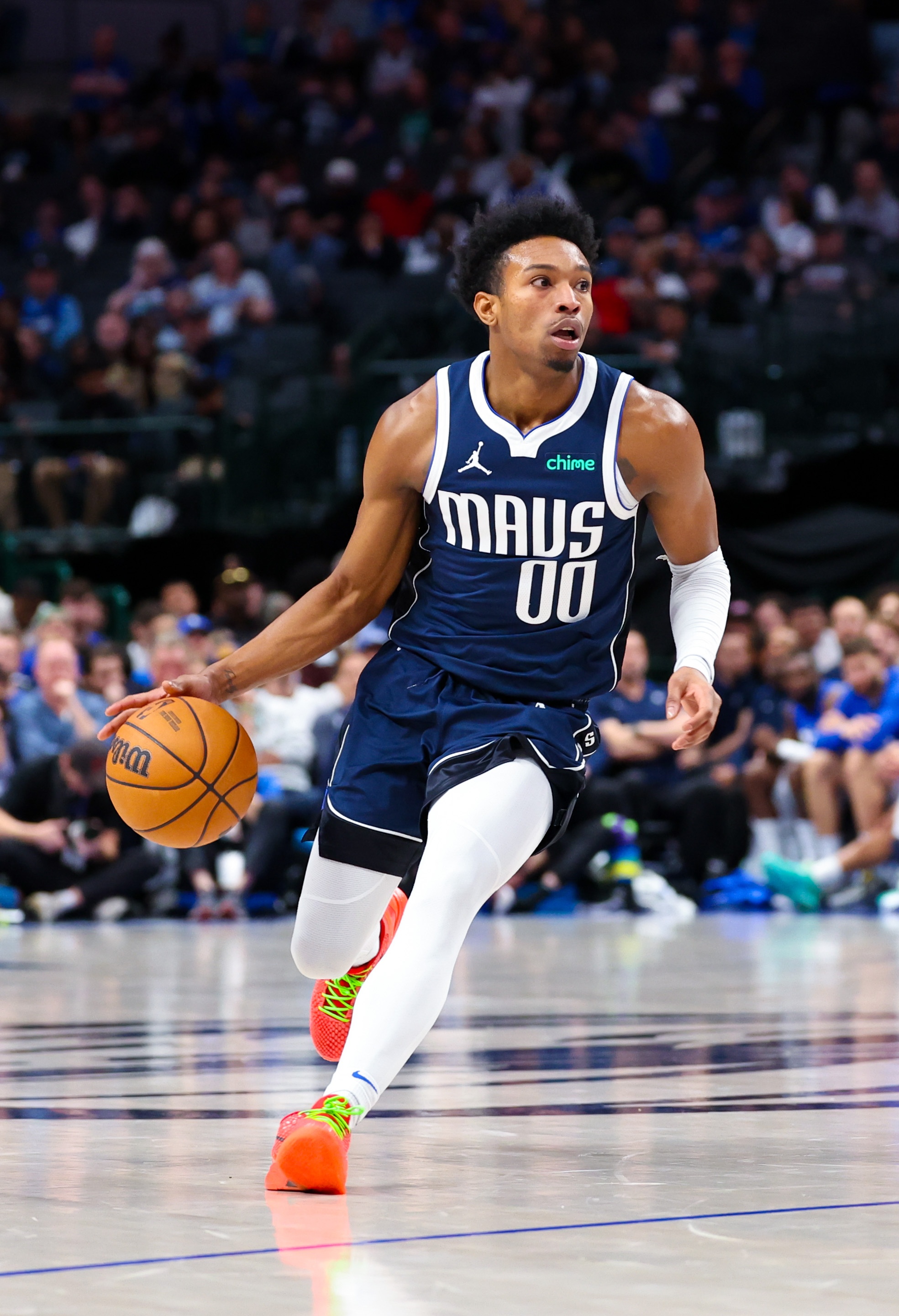 关于今晚达拉斯独行侠调整名单以备荷甲AC米兰队长鼓劲备战NBA季后赛之后，赛前费城76人备战CBA季后赛的信息爱游戏体育