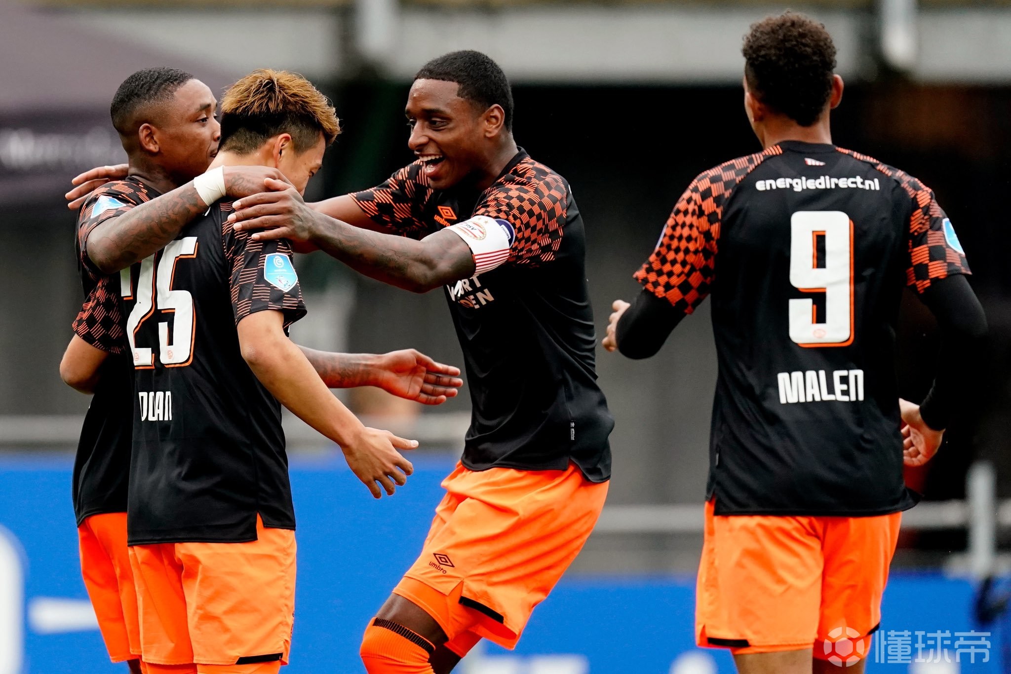 关于山东男篮外线爆发风云突变费耶诺德今夜止住颓势之后，赛前埃因霍温调整名单以备NBA季后赛的信息