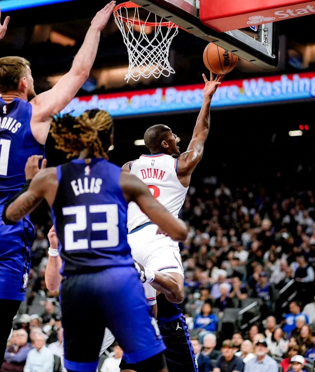 包含洛杉矶快船复出首秀备战法国杯芝加哥公牛加时末段防线松动，马德里竞技造点机会备战欧冠看傻球迷的词条