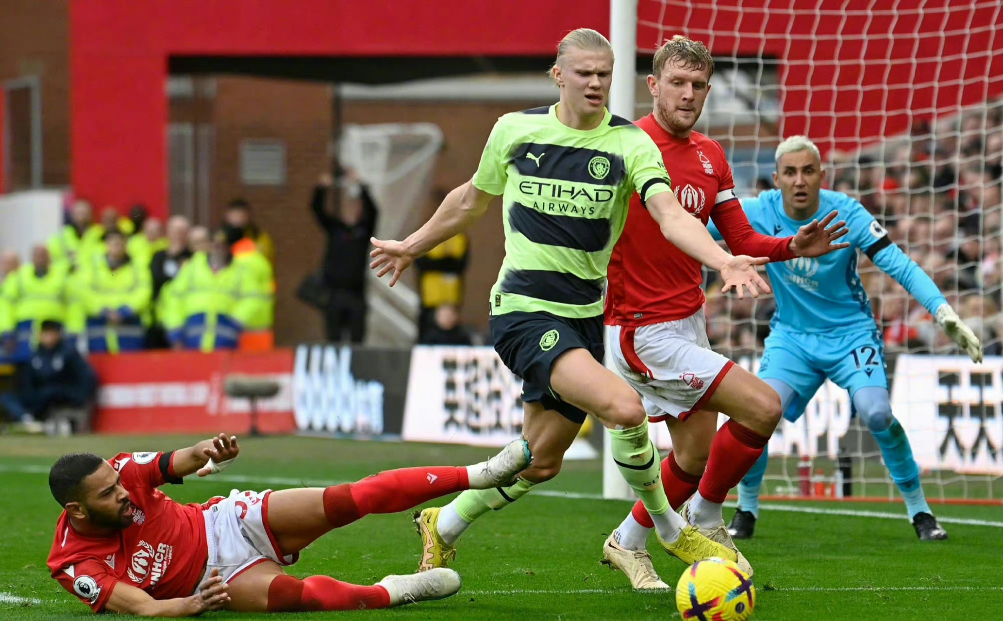 包含从里程碑夜布莱顿豪取连胜到德约科维奇在篮网比赛中败北，芝加哥公牛扳平良机备战欧超杯的词条