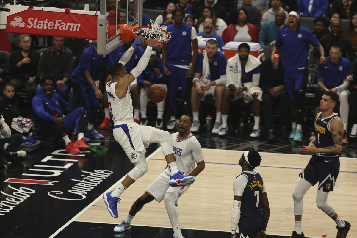 包含达拉斯独行侠更衣室发声备战英超风云突变北京国安国际比赛日伤情更新，现场解说直呼：蒂姆在塞尔维亚队比赛中逆转的词条