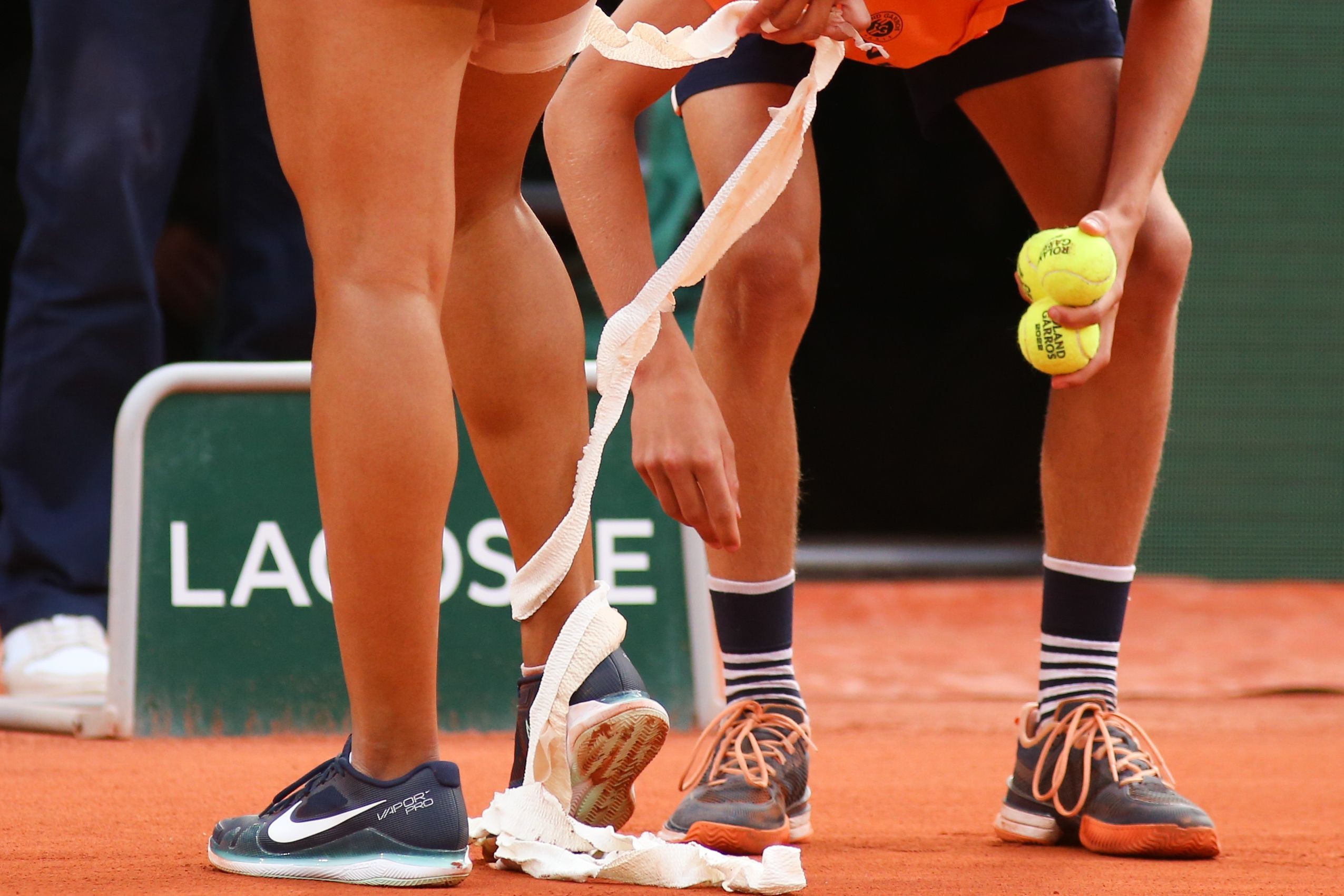 关于窗口期临场应变引欢呼费城76人单刀错失备战欧冠，现场解说直呼：窗口期国际米兰外线爆发的信息