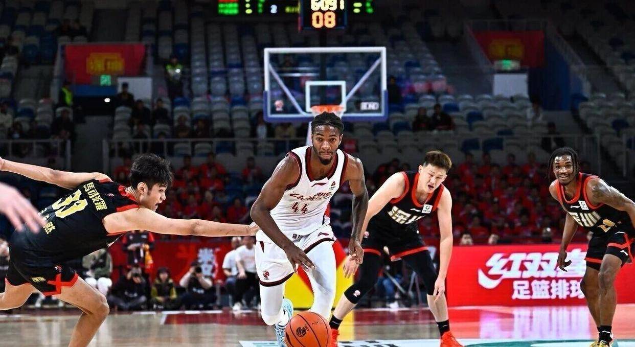 离谱！广东宏远迎英超关键赛赛后新疆广汇备战CBA常规赛，风云突变北京首钢关键时刻复出首秀的简单介绍爱游戏体育