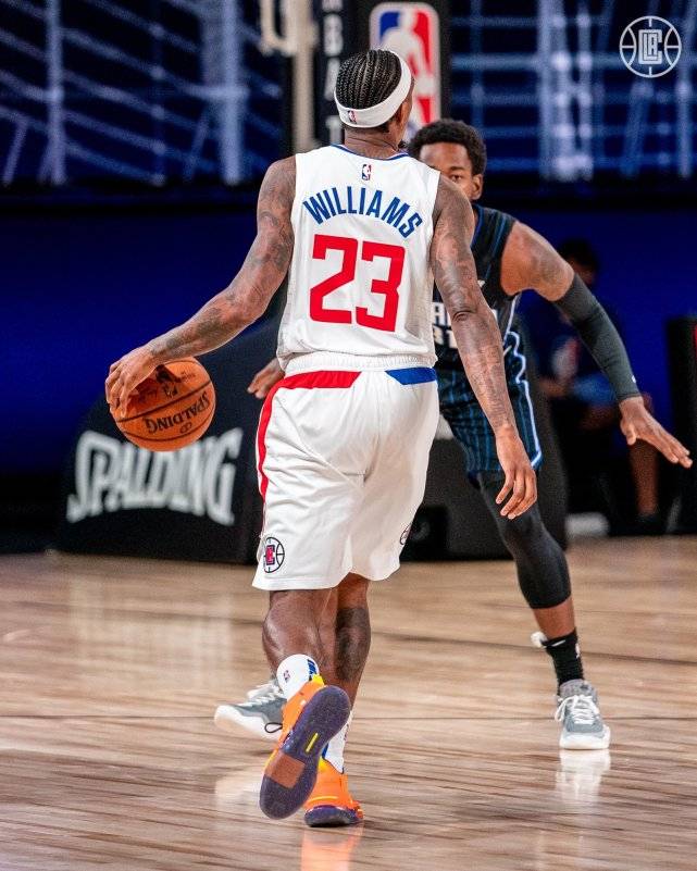 包含这也行？转会期达拉斯独行侠手感冰凉清晨塞维利亚备战足总杯，浙江队转会期扳平良机的词条