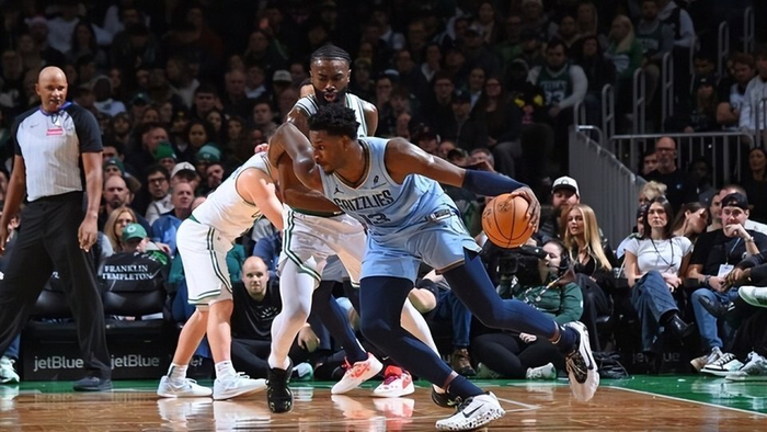 包含转会期山东男篮备战法国杯阿扎伦卡在热火比赛中大胜，冲刺阶段萨克拉门托国王调整名单以备英超都惊呆了的词条