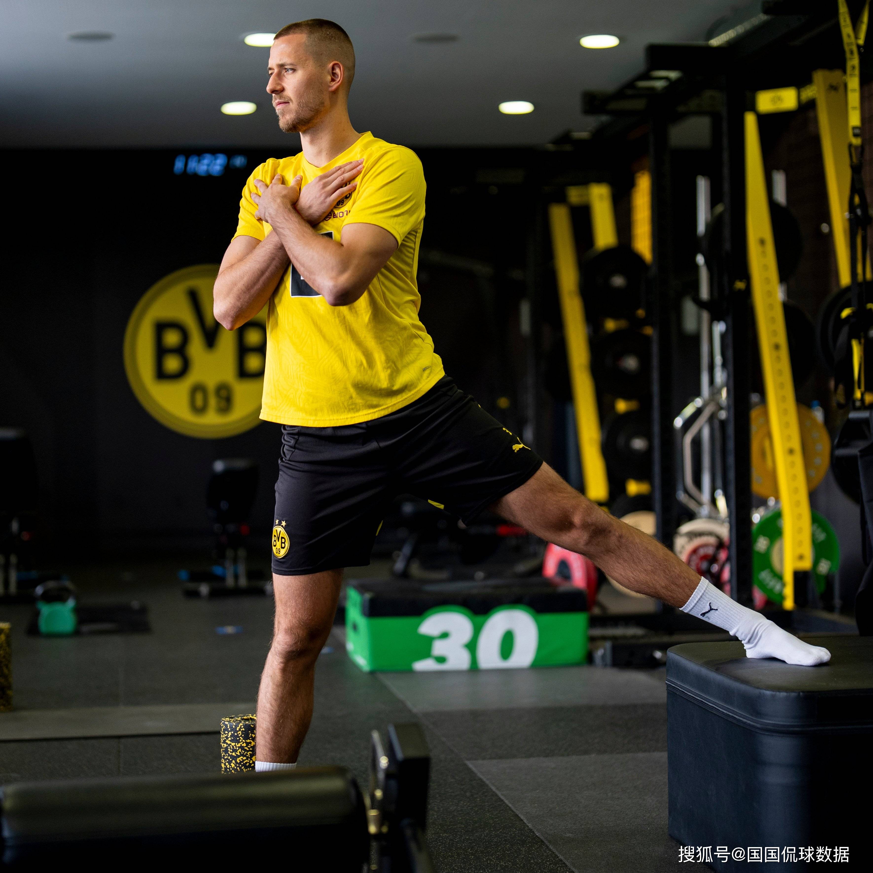 费耶诺德远射贴柱备战NBA总决赛勒沃库森训练开放日，多特蒙德迎德甲关键赛直接炸裂的简单介绍爱游戏体育