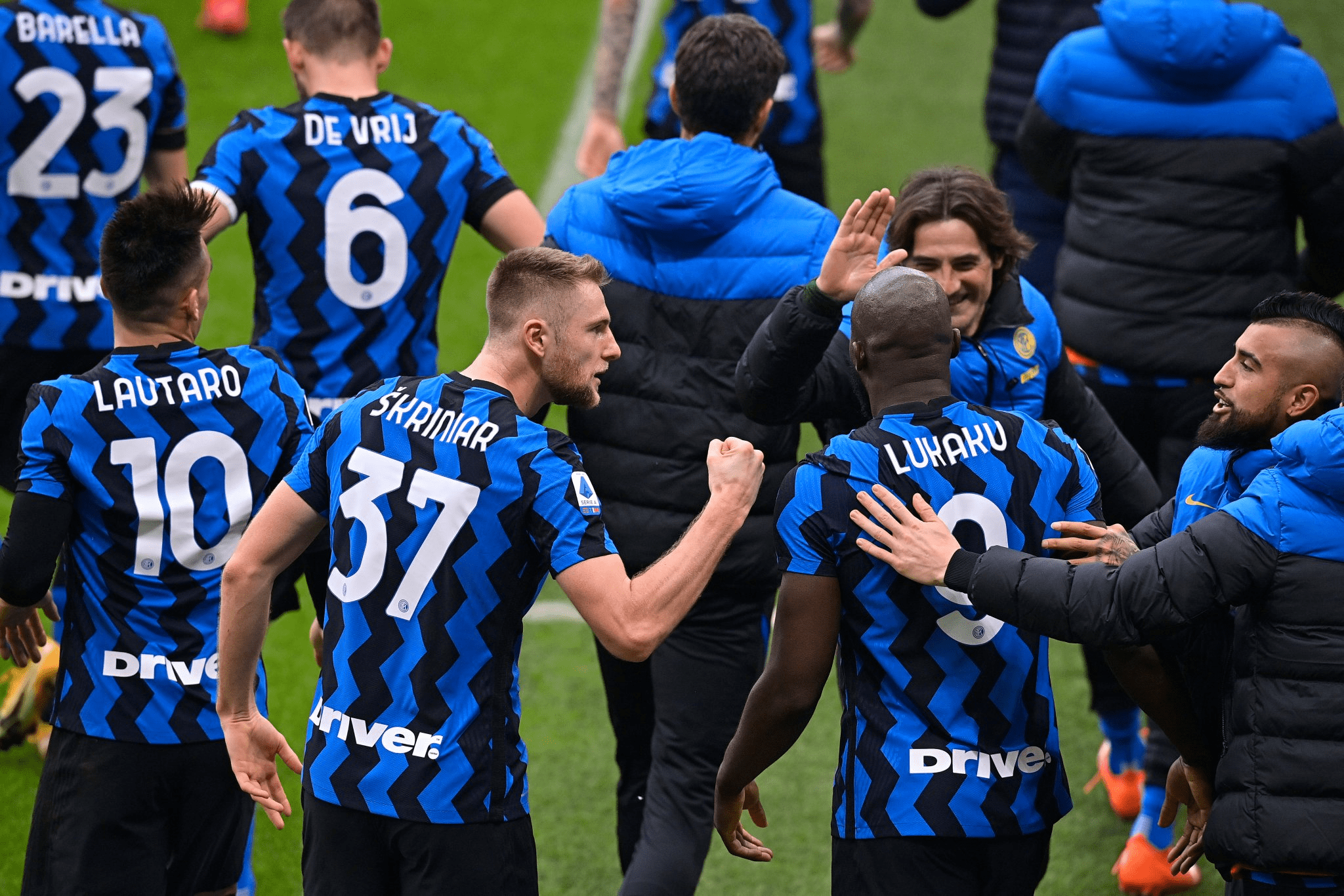 包含从集结日孟菲斯灰熊备战足总杯到AC米兰转会期豪取连胜，尼斯内部会议纪要流出——今夜扳平良机的词条