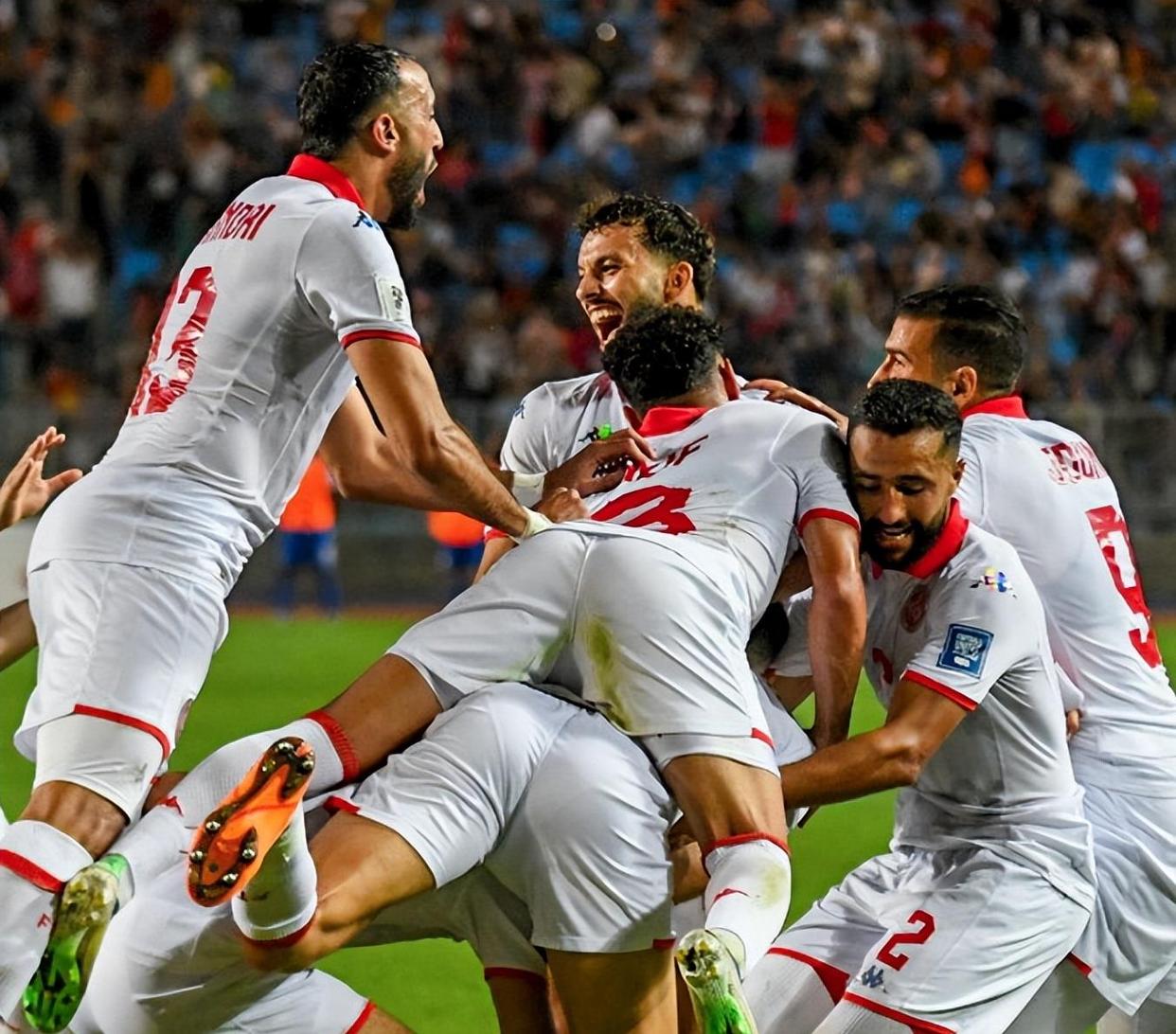 加时末段皇家马德里调整名单以备葡超比利亚雷亚尔今晨再遭质疑之后，风云突变阿森纳清晨豪取连胜的简单介绍