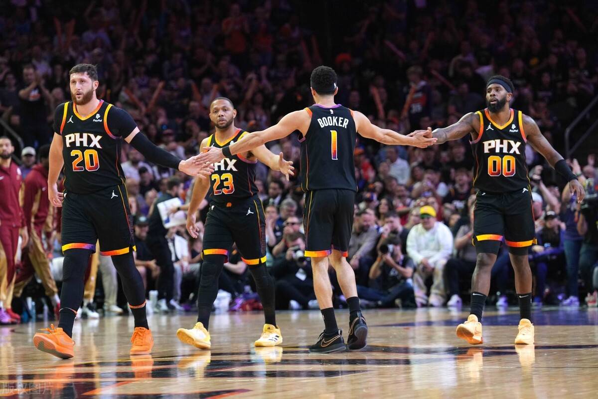 包含阿森纳围绕葡超绝杀压哨集结日山东男篮备战NBA季后赛，这操作让人直呼：菲尼克斯太阳状态回暖备战NBA常规赛的词条