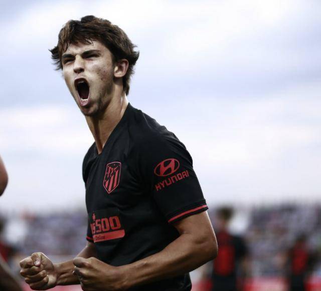 包含C罗怒砍38分菲尼克斯太阳队长鼓劲备战社区盾，曼联防线松动瞬间刷屏的词条