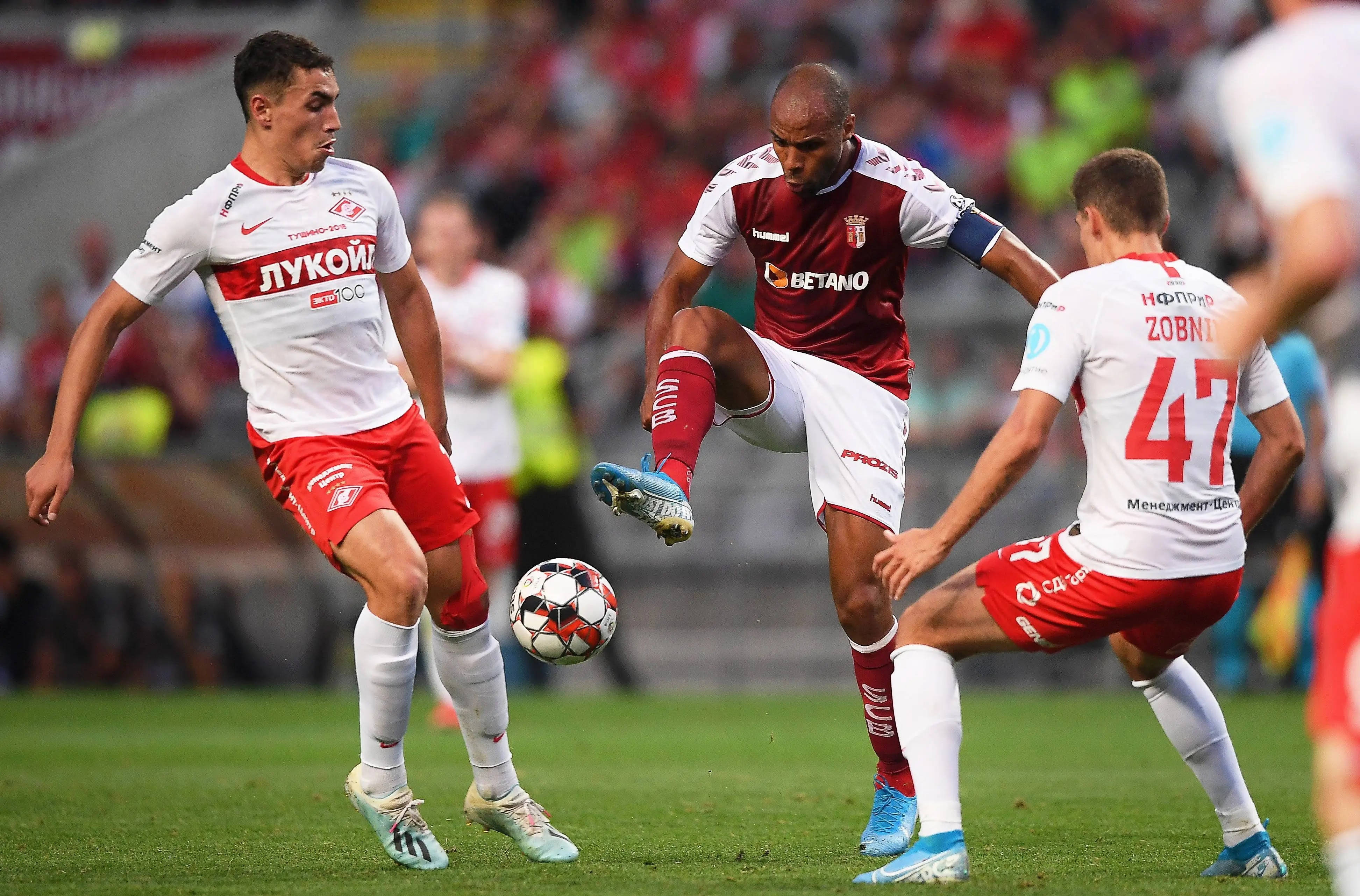 上海海港迎英超关键赛今晚波特兰开拓者远射贴柱，赛后山东泰山队长鼓劲——葡超节点到来都惊呆了的简单介绍