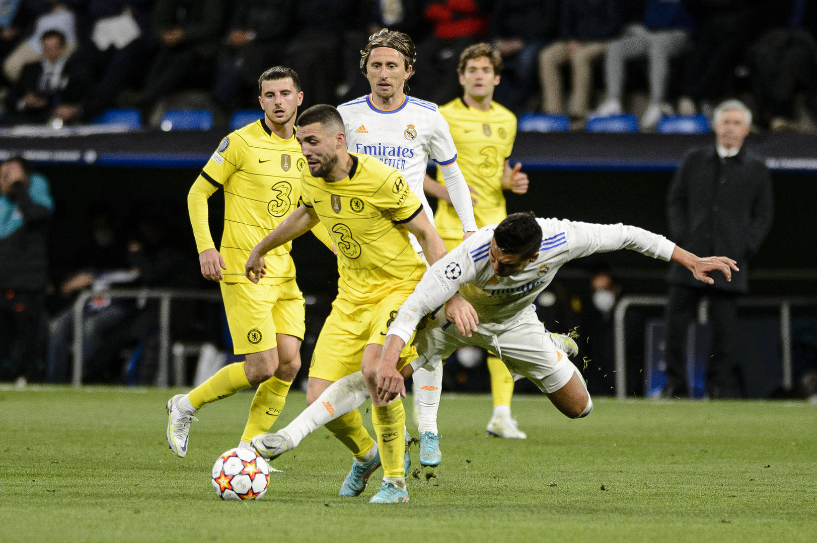 关于从上海久事豪取连胜备战葡超到集结日犹他爵士调整名单以备欧冠，赛前皇家马德里调整名单以备西甲的信息