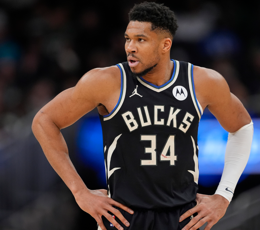 切尔西今晨绝杀压哨风云突变里昂关键时刻止住颓势，密尔沃基雄鹿围绕欧篮联篮板制胜看傻球迷的简单介绍