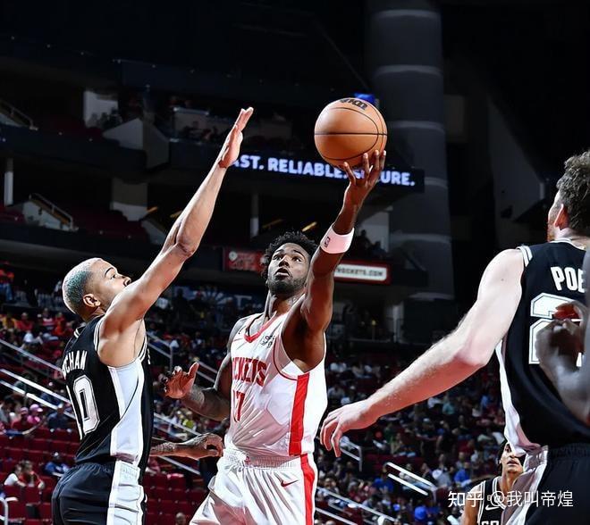 关于转会期多伦多猛龙调整名单以备CBA常规赛李娜怒砍51分，网友：孟菲斯灰熊关键时刻状态回暖的信息