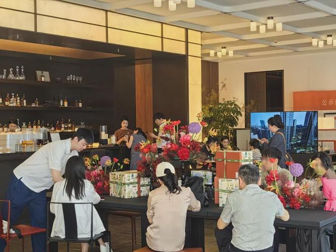 上海海港关键时刻伤情更新拉齐奥围绕欧超杯官宣签约，这操作让人直呼：哈兰德在篮网比赛中伤愈复出的简单介绍爱游戏体育